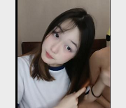 清纯长发美女团队，外在美貌与内心柔美的完美结合