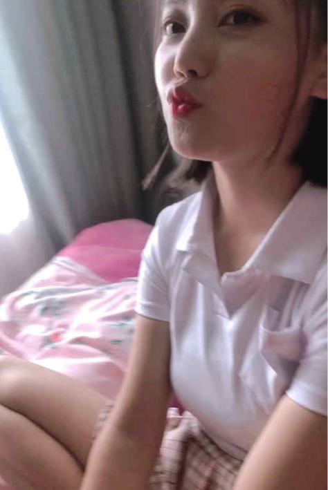 82社区网红女友依云：实力演技战斗士，小姐姐的才艺表演合集，下载解锁！