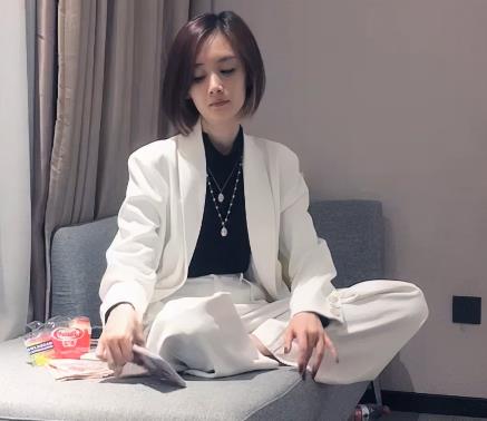 文轩探花高冷颜值短发妹，凤楼姐姐拿捏探花，爱上价格高精选视频51分