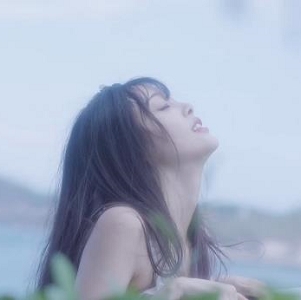 《B站宅舞节目《悄悄话》超火小黄歌改编，尴尬同事全场哄笑，下载观看！》