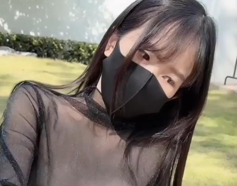 粉色情人最新作品：双马尾妹子的温泉与花园，2V，986M