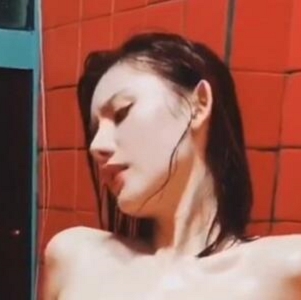 超人气名模-阿朱：精选海鲜馒头，100V，1.3G视频等你来观赏