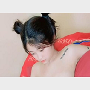 美女网红直播教育：纹身小姑娘的决定