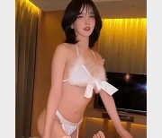 火爆韩国女团成员chung模特儿视频2V-600M，身材火爆套路婊WE大舅子金提莫