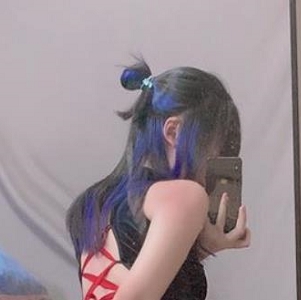 推特网红小兔兔翘臀妹子角色扮演服装女郎486MB视频