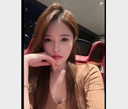 网红美女医疗美容院股东自拍作品，身材翘臀惊艳