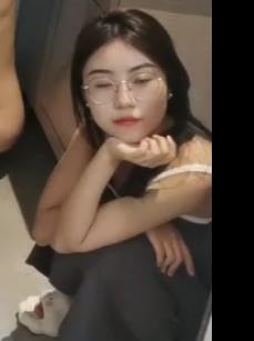 狼似虎眼镜妹合租自拍1分51秒视频