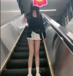 超A完美身材嫩妹Luna000室外多场景打野视频21分钟