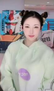 抖音主播一只霸王兽私拍福利，JK热舞双镜头热舞，清纯靓丽身材土豪点舞