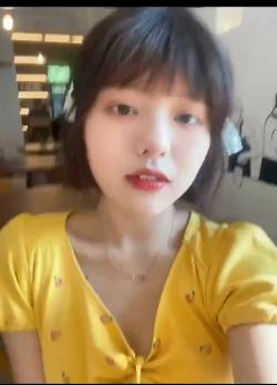 超可爱妹子李月，作者自拍视频，漂亮衣服发型，内心美丽善良魅力