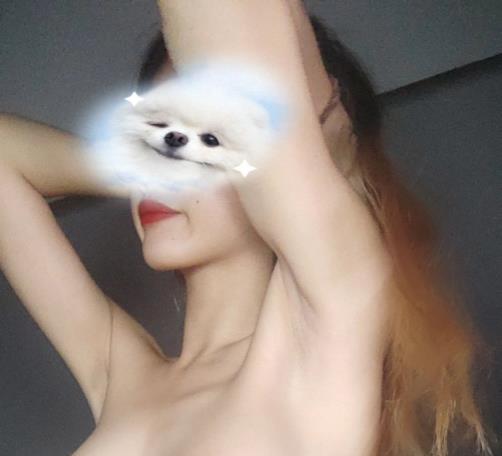 推特福利姬粉嫩身材合集，大学宿舍小视频图集，网袜妹妹不露脸震撼观看