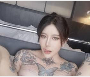 火爆推特网红龙猫夫妇资源：138V，556M，sexychloe56文身妹子