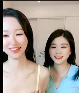 双F高颜姐妹花猛绑手拉丝丝袜黑鲍露脸开心笑哈哈视频1:36颜值小姐姐