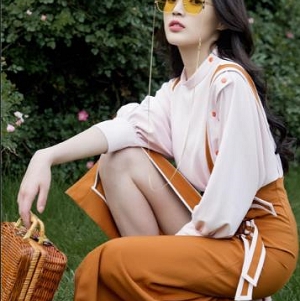 视频P站红人Fullfive大姐姐，23套资源总12.4G，展示母系身材与才艺，完具手调式自动打桩机，欲望表情实录