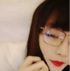 微博眼镜妹：可爱骚气懂事，幸运搭讪视频大放送！