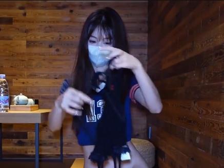 清纯反差女神Cola酱黑丝连体衣自拍火爆视频1V-1.3G-时长24分