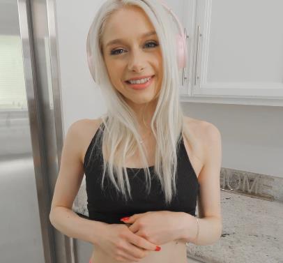 欧美新视讯2V-3.3G自由国时长58分新片三人游女同肛J颜S