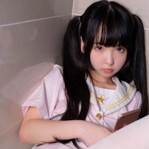 ALPHA爱花FL集26.1G视频资源合集,包含未成年时的长相和和服绝对领域展示