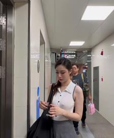 地铁自拍秀：小逗逗1V-1.4G，时长19分钟