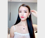 白净丰满老阿姨资源，男主猴急养眼妹子惊喜