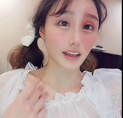 美貌女主完美露脸5V-544M短视频，颜值身材惊艳N罩杯，小调皮用嘴展现魅力