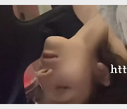 酒吧DJ与闺蜜火爆进酒店自拍，27分钟露脸撩人T棍子抓N子，绝对不能错过！