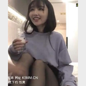 清纯可爱妹子精选视频，小酒窝迷人可看