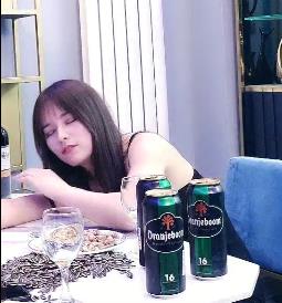 病态颜值女同事自拍1V-642M火爆视频观看