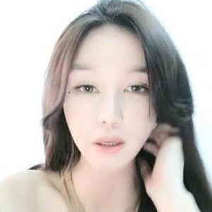 台湾主播BloodMoon:清纯已婚少女,1.5G视频,需求强烈