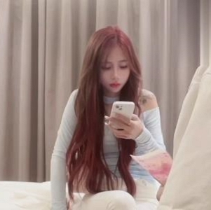 高端局明星1V-758M视频探花柒哥P过的外W女，长相甜美身材好，冒不明液体，颜值用嘴！