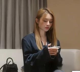 高价高端边缘美女花臂纹身自拍51分钟时长水印广告探花作品独家首发下载观看