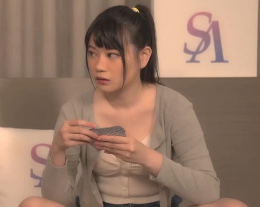 大学同学玩牌脱衣规矩，男女主角互动给力