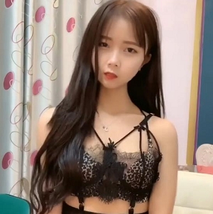 快手主播温柔苗张傲娇，长相烧身材舞蹈素资源，182V555M