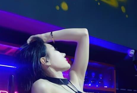 推特女神佳多饱:火辣身材尺度大,全方面才艺视频下载