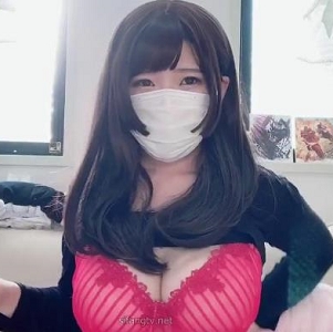 独家OnlyFans女神sakisaki私拍资源1V，1.7G巨R粮仓棒棒糖口罩小团团收藏下载