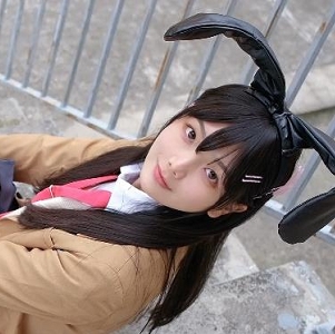 赤西夜夜&麻衣学姐:纪念18岁作品集,87张照片+30分钟视频,慢镜头展现天真无邪,牛奶时刻引发保护欲,T衣穿衣显瘦秘籍揭秘