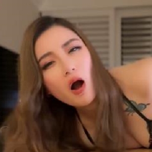 妮可：G魂自拍高分双镜头用嘴打桩Y荡，1.6G时长42分钟