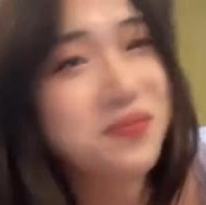 谢雨欣伪娘自拍视频7分钟，展示漂亮容貌和用嘴技巧，含TS内容