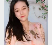 琳宝土豪定制：巨熊主播的颜值大姐姐，社保车灯眼罩跳舞，快手下载