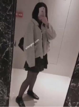 长腿美人视频合集:反差婊网红plas啪酱自娱自乐打P观看