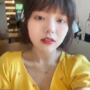 超可爱妹子李月，作者自拍视频，漂亮衣服发型，内心美丽善良魅力