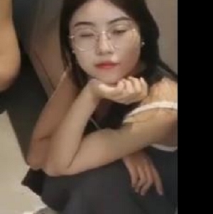 狼似虎眼镜妹合租自拍1分51秒视频