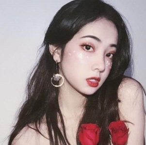 Qinweiyingjie捷哥神妖冶邪魅绅士雪白肌肤美腿小脚套图11.2G资源合集