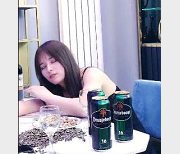 高颜值女同事醉酒自拍1V-642M，爆火噱头摆拍，诱人观看