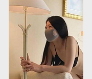 180厘米大长腿女神苹果黑丝吊带视频