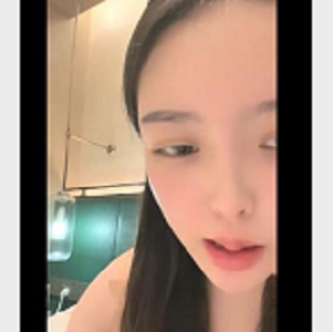 甜美网红小姐姐酒店直播，肉感身材欲望享受