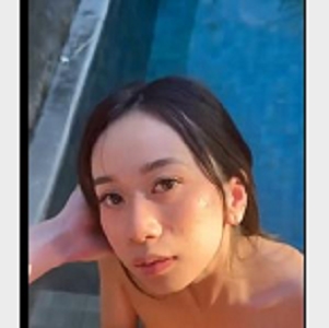 kiri_amari口B自拍泳池边1V-164M6分钟上帝视角吞金