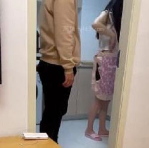 海角社区舞蹬剧情：绿M工地瓦工自拍身材故事