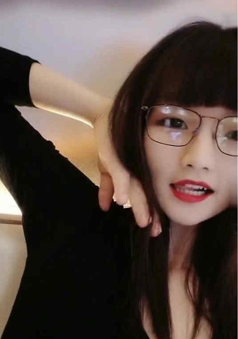 眼镜妹骚气才艺视频合集下载