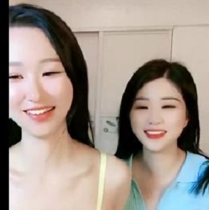 双F高颜姐妹花猛绑手拉丝丝袜黑鲍露脸开心笑哈哈视频1:36颜值小姐姐